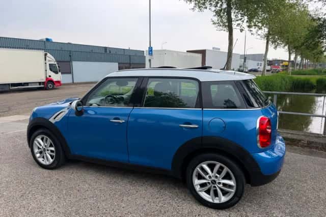 MINI Countryman (2010) thumbnail 3