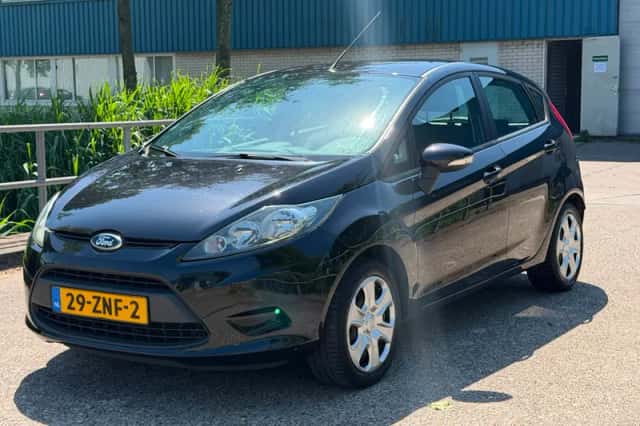 Ford Fiesta (2013) thumbnail 1