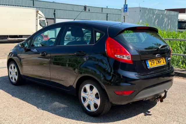 Ford Fiesta (2013) thumbnail 3