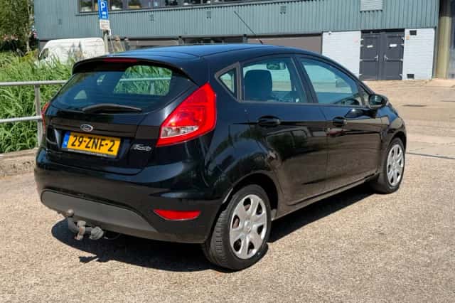 Ford Fiesta (2013) thumbnail 4