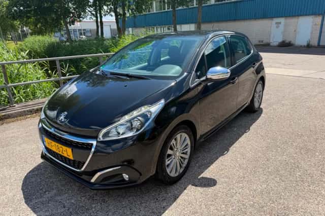Peugeot 208 (2015) thumbnail 2
