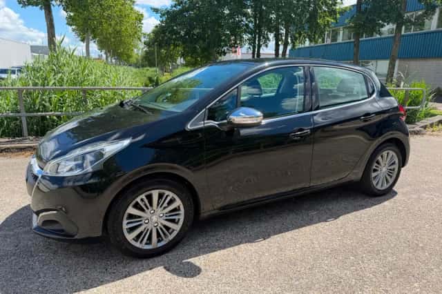 Peugeot 208 (2015) thumbnail 3