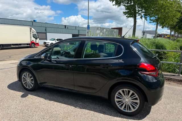 Peugeot 208 (2015) thumbnail 4