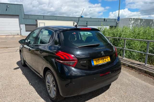 Peugeot 208 (2015) thumbnail 5