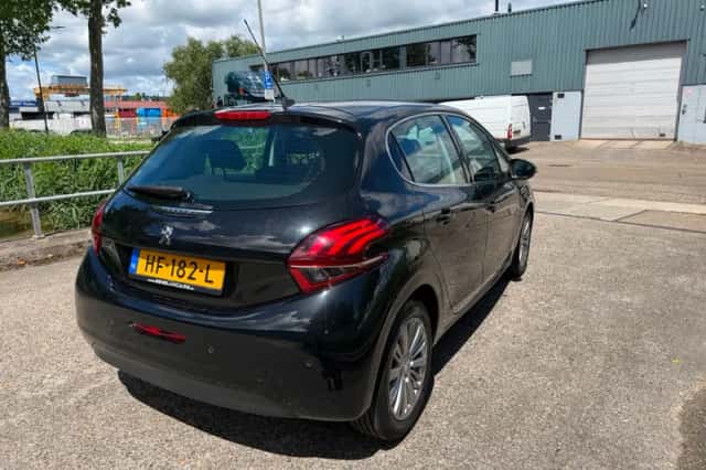 Peugeot 208 (2015) thumbnail 6