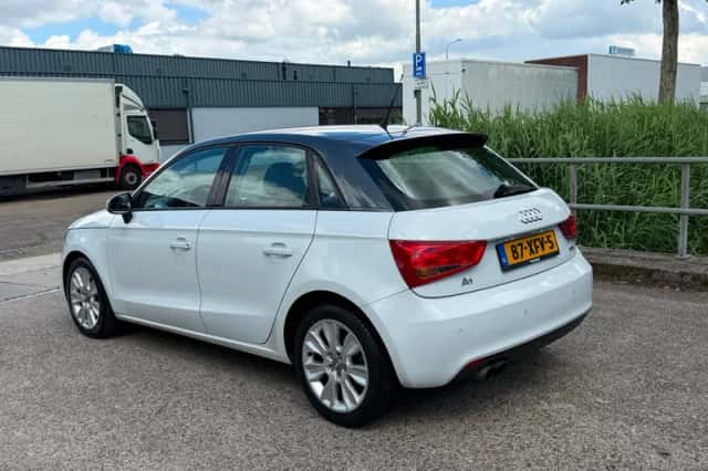 Audi A1 (2012) thumbnail 3