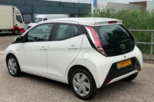 Toyota Aygo (2014) thumbnail 3