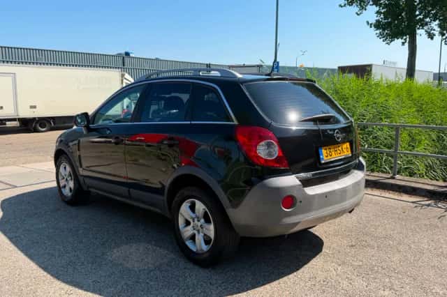 Opel Antara (2009) thumbnail 3