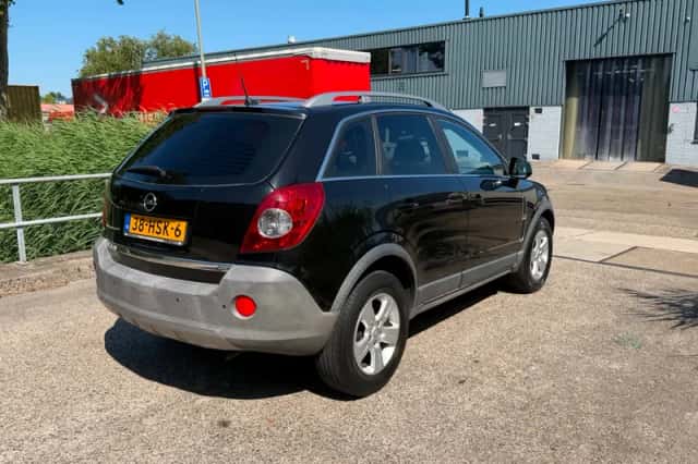 Opel Antara (2009) thumbnail 4