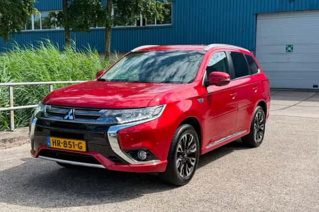 Mitsubishi Outlander (2015) thumbnail 1
