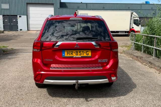 Mitsubishi Outlander (2015) thumbnail 4