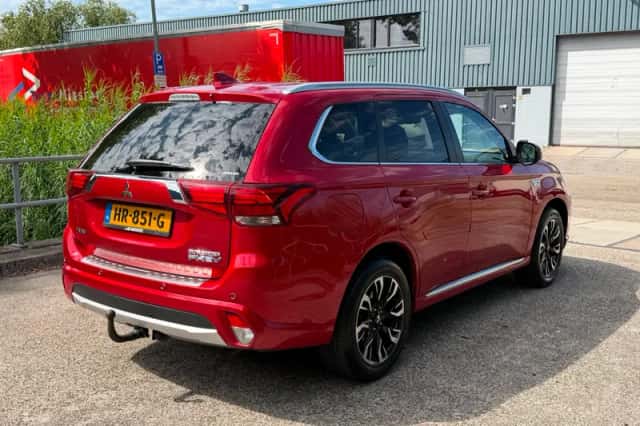 Mitsubishi Outlander (2015) thumbnail 5
