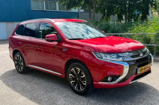 Mitsubishi Outlander (2015) thumbnail 6
