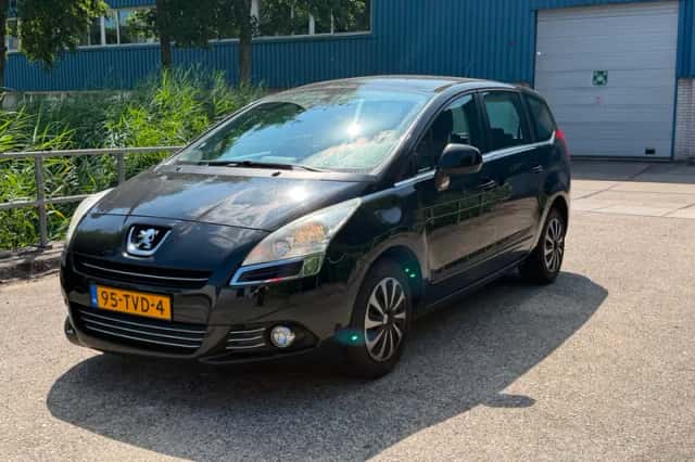 Peugeot 5008 (2012) thumbnail 1