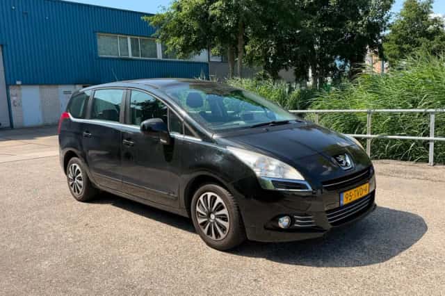 Peugeot 5008 (2012) thumbnail 6