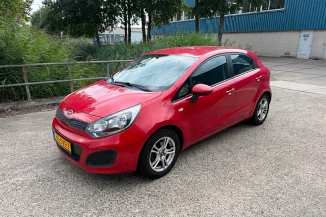 Kia Rio (2011) thumbnail 2