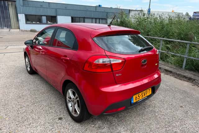 Kia Rio (2011) thumbnail 4