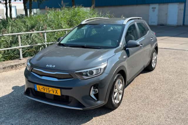 Kia Stonic (2021) thumbnail 1