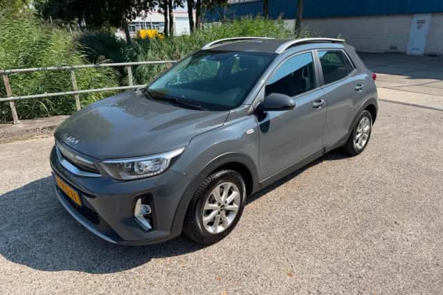 Kia Stonic (2021) thumbnail 2