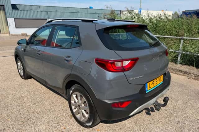 Kia Stonic (2021) thumbnail 4
