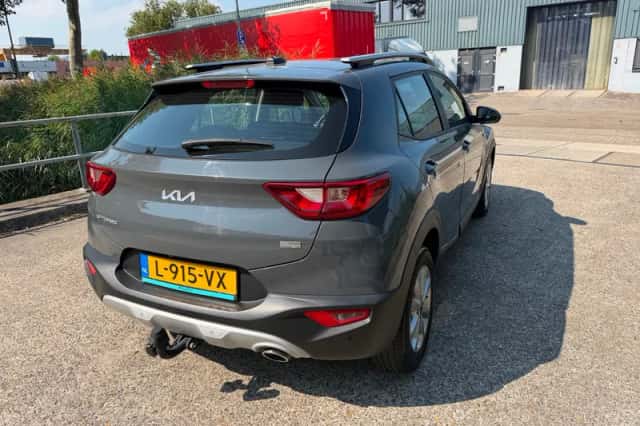 Kia Stonic (2021) thumbnail 5