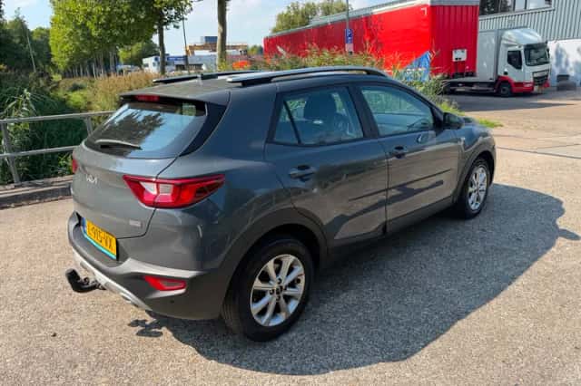 Kia Stonic (2021) thumbnail 6