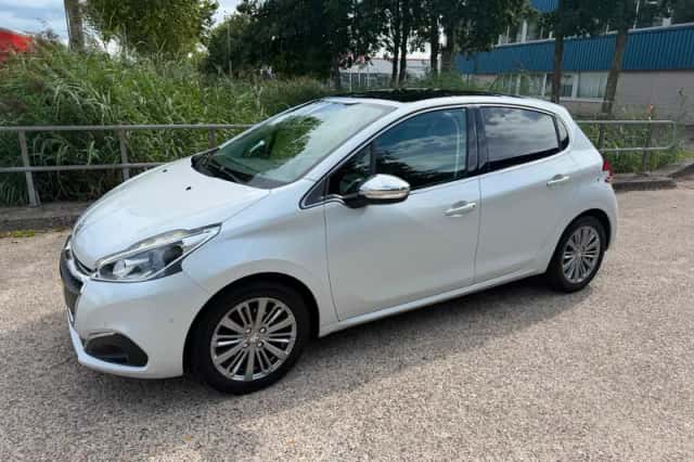 Peugeot 208 (2016) thumbnail 2