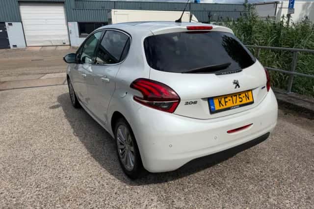 Peugeot 208 (2016) thumbnail 4