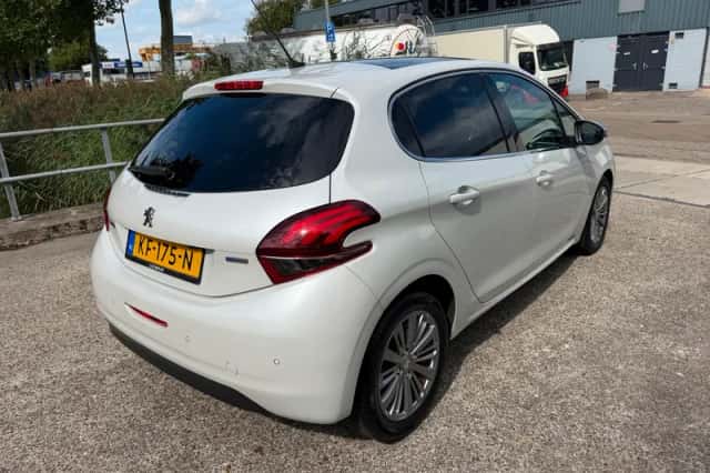 Peugeot 208 (2016) thumbnail 5