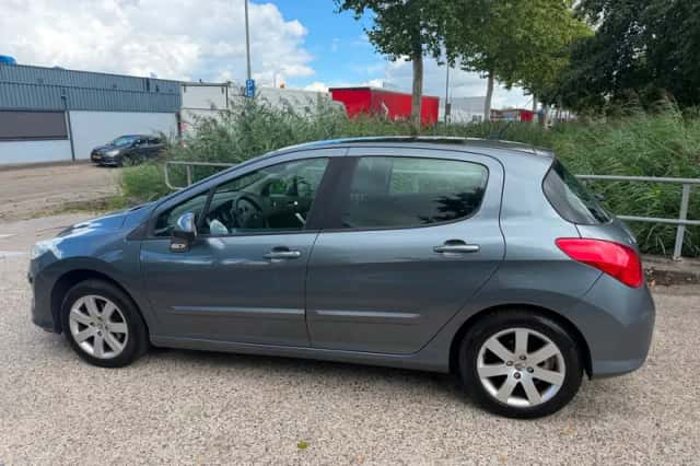 Peugeot 308 (2009) thumbnail 3