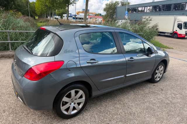 Peugeot 308 (2009) thumbnail 6