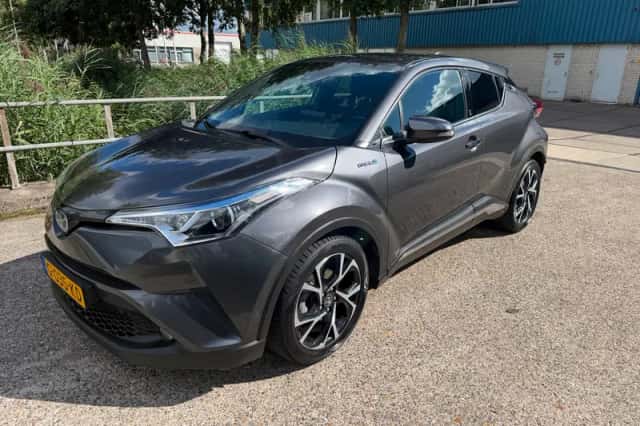 Toyota C-HR (2019) thumbnail 2