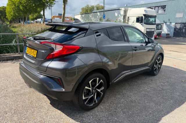Toyota C-HR (2019) thumbnail 5
