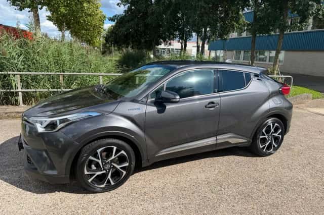 Toyota C-HR (2019) thumbnail 6