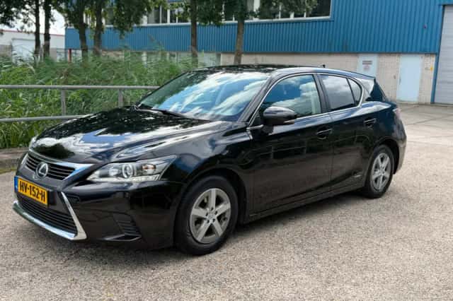Lexus CT (2015) thumbnail 2