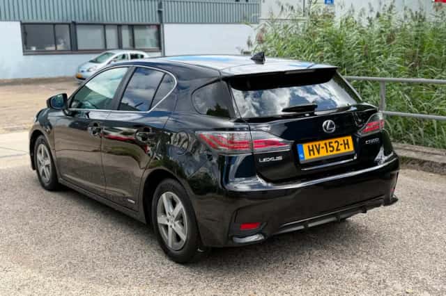 Lexus CT (2015) thumbnail 3