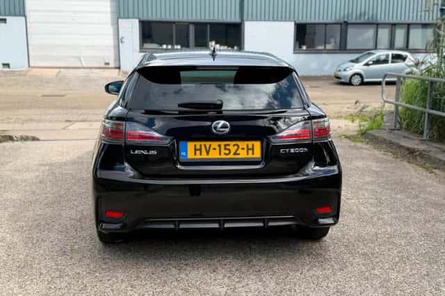 Lexus CT (2015) thumbnail 4
