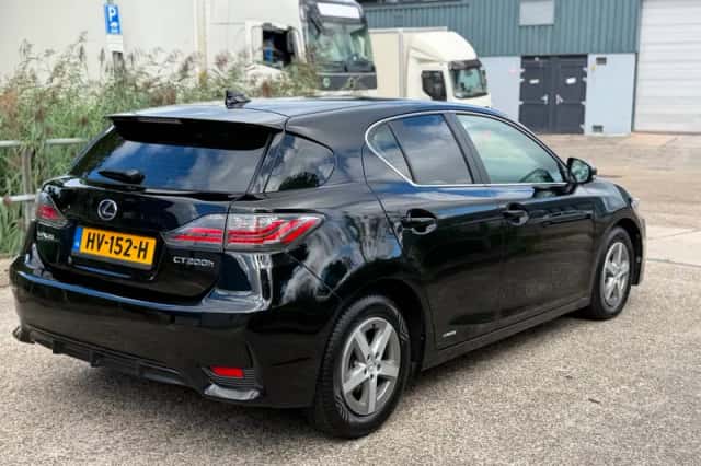 Lexus CT (2015) thumbnail 5