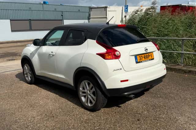 Nissan Juke (2011) thumbnail 3