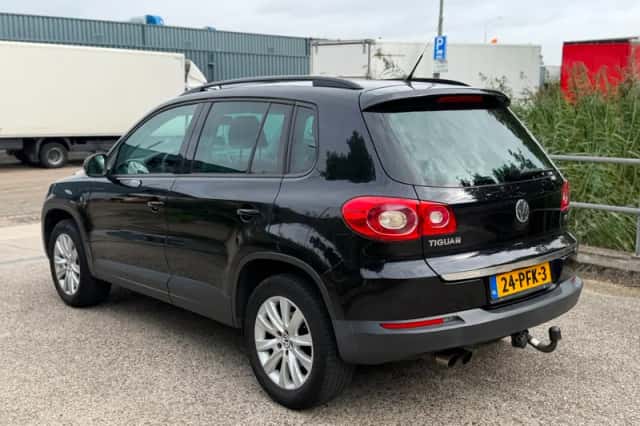 Volkswagen Tiguan (2011) thumbnail 3