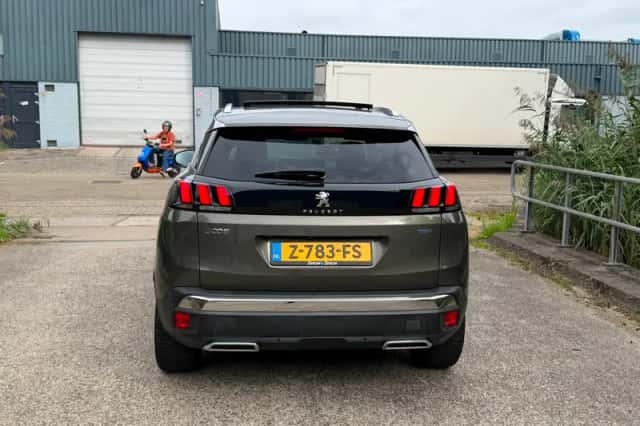 Peugeot 3008 (2017) thumbnail 4