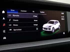 Porsche Cayenne (2024) thumbnail 16