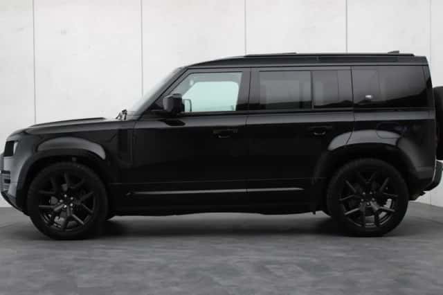 Land Rover Defender (2024) thumbnail 2