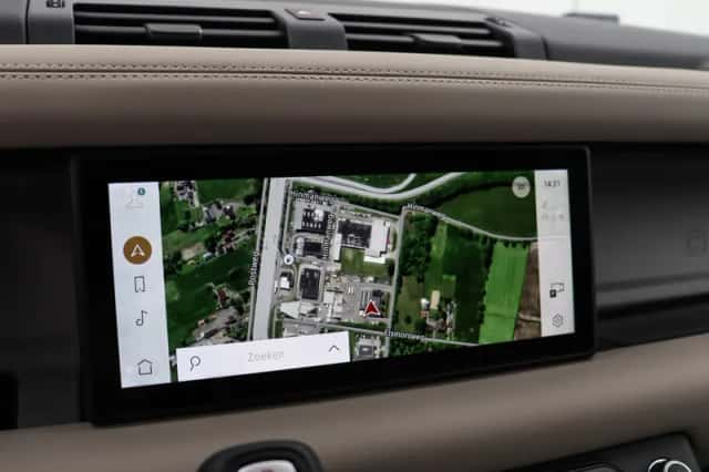 Land Rover Defender (2024) thumbnail 13