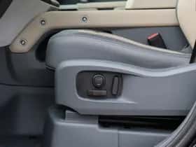 Land Rover Defender (2024) thumbnail 16
