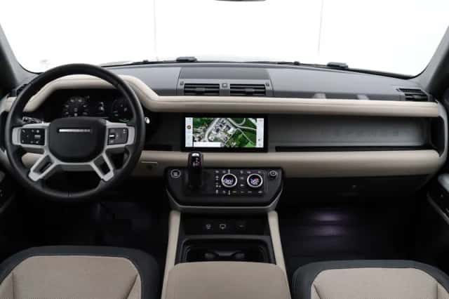 Land Rover Defender (2024) thumbnail 18