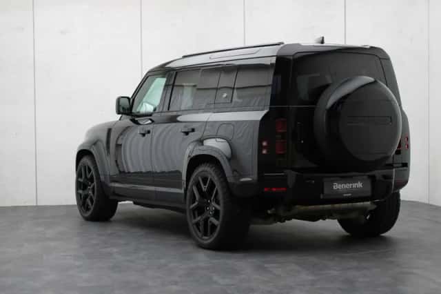 Land Rover Defender (2024) thumbnail 3