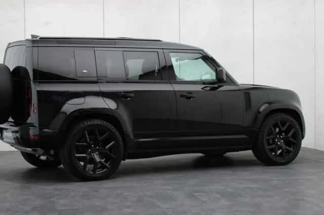 Land Rover Defender (2024) thumbnail 23