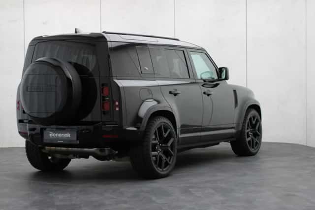 Land Rover Defender (2024) thumbnail 4