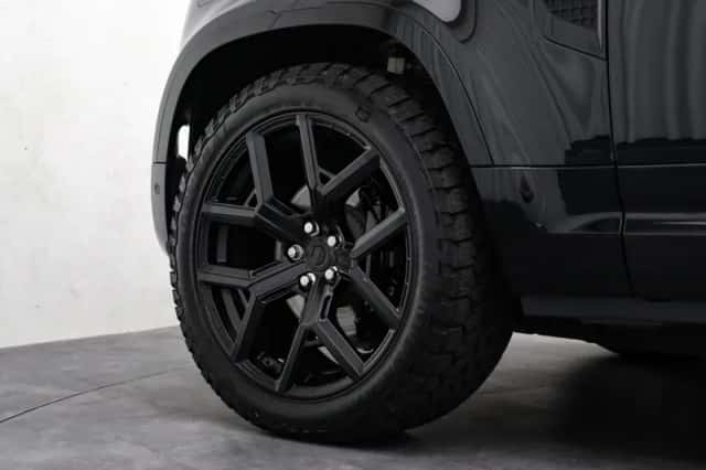 Land Rover Defender (2024) thumbnail 7